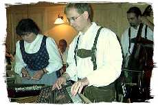 Sabine Riemer, Hackbrett, Martin Prochazka, Kontragitarre und Helmut Scholz, Zither