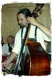 Am Kontrabaß: Erich Kogler